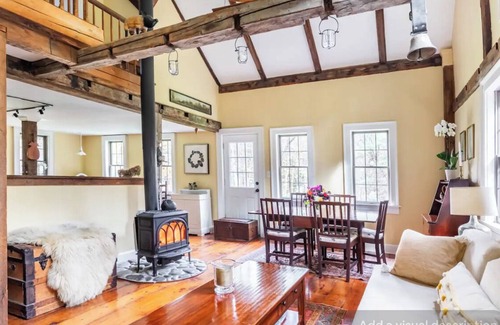 Moscow Cabina | Charming Stowe Cabin w/Hot Tub, Trails, Streams