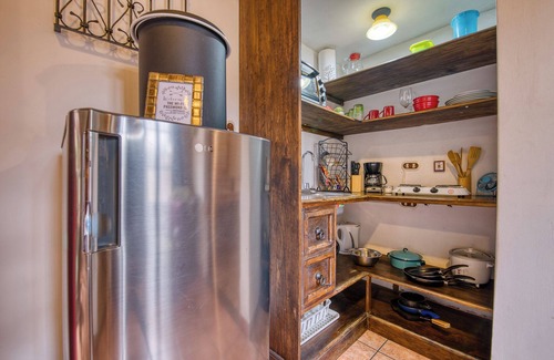 Antigua Guatemala Apartamento | Charming Studio just Outside Antigua Guatemala with A/C and Parking