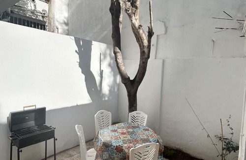 Kheredine Apartamento | Charming studio 1 minute from the beach