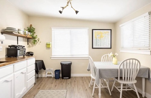Villa Park Apartamento | Charming Studio 2 Blocks from Light Rail & Downtown Bike Path!