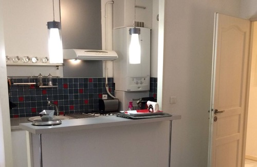 Sainte-Anne Apartamento | Estudio encantador con aire acondicionado en residencia privada de 8 ° con pequeño jardín