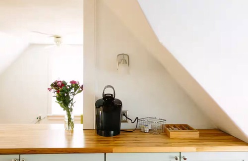 Munjoy Hill Apartamento | Charming Studio apartment with WiFi, AC in welcoming Portland