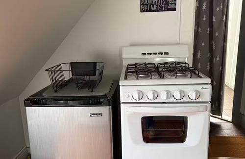 Munjoy Hill Apartamento | Charming Studio apartment with WiFi, AC in welcoming Portland