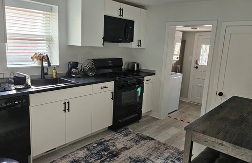 Trinidad Apartamento | Charming studio apartment with full kitchen and washer/dryer combo in Trinidad.