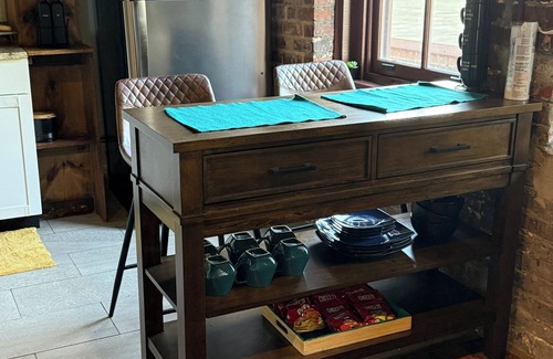 Central Business District Apartamento | Charming studio apartment , free parking, WiFi in historic downtown Mobile