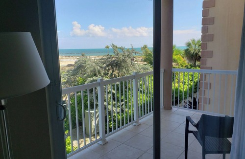 Crystal Harbour Apartamento | Charming Studio by the Beach w/ Pool Access & Friendly Vibes for a Relaxing Stay