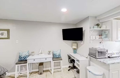 University Apartamento | Charming studio Close to Bush Gardens and USF