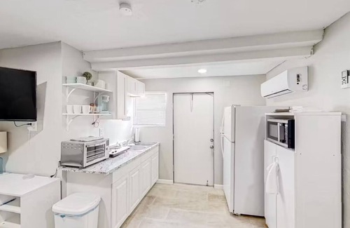 University Apartamento | Charming studio Close to Bush Gardens and USF