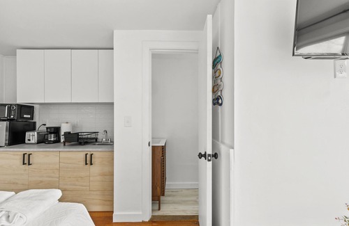 West Harwich Condominio | Charming Studio Dennis Port Getaway with WiFi and AC - Close to Beach!