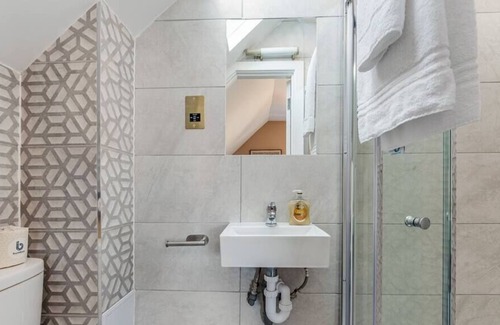 Seven Sisters Condominio | Charming Studio in Excellent Location