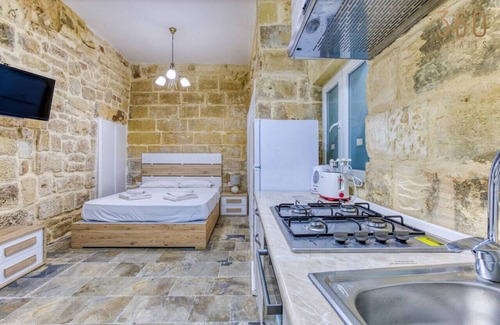 Ħal Bisbut Apartamento | Charming Studio home in Malta's Southern Heart