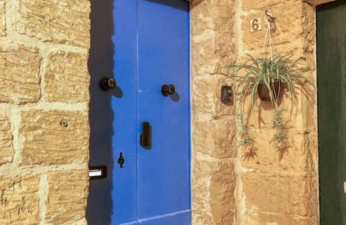 Ħal Bisbut Apartamento | Charming Studio home in Malta's Southern Heart