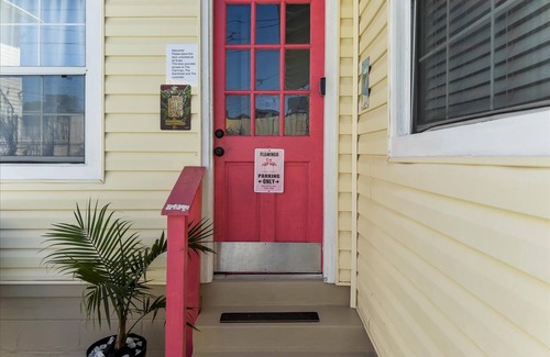 United Central Apartamento | Charming studio in with shared Pool & backyard in sereneSt. Pete with WiFi, AC