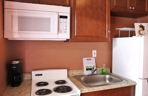 Sky Lake Apartamento | Charming studio in delightful Orlando with WiFi and AC