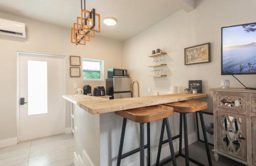 Allapattah Apartamento | Charming Studio in Miami with Parking and Patio
