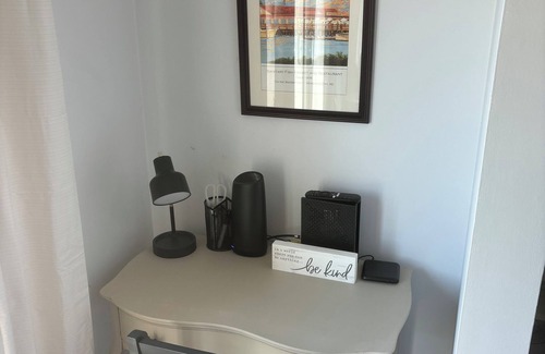 Emerald Isle Apartamento | Charming studio in lovely Emerald Isle with beach access