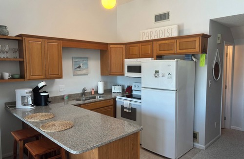 Emerald Isle Apartamento | Charming studio in lovely Emerald Isle with beach access