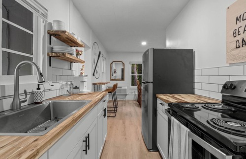 Kingston Apartamento | Charming studio in welcoming Daytona Beach with WiFi, AC