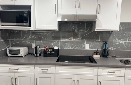 Charter Oak Apartamento | Charming studio in welcoming Glendora with AC, WiFi & full kitchen