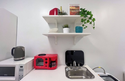 Queens Apartamento | Charming studio in wonderful Queens with AC, WiFi