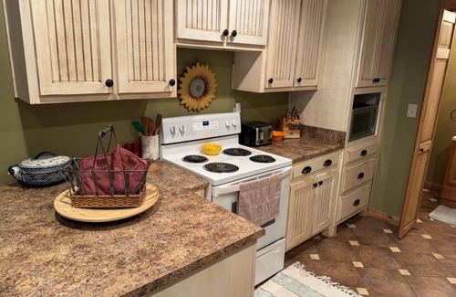 McDonough Apartamento | Charming studio. Lake Front view with the most AMAZING sunsets. Poolside oasis!