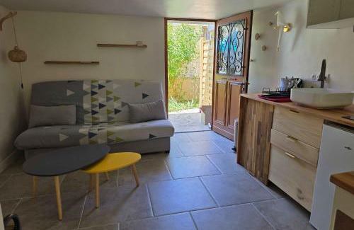 Route d'Arles Apartamento | Charming studio near Nîmes center train station