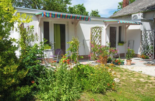 Balatongyorok Apartamento | Charming studio "Orchidea" on the shores of Lake Balaton