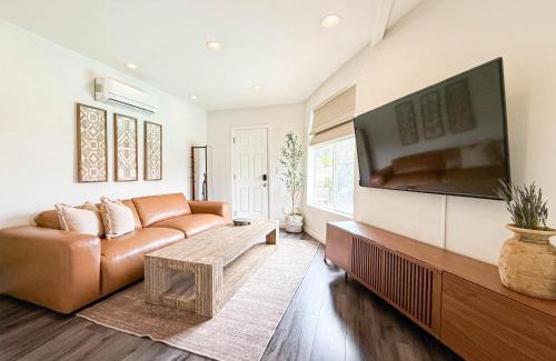 Ladera Heights Casa | Charming Studio Oasis with Pool Near SoFi - MKLAD4