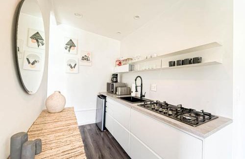 Ladera Heights Casa | Charming Studio Oasis with Pool Near SoFi - MKLAD4