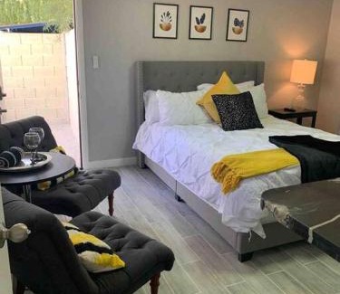 North Mountain Casa | CHARMING STUDIO OVERLOOKING THE POOL.