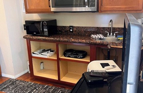 Downtown Riverside Casa | Charming studio uint in a house -Riverside with WiFi and AC all private gate