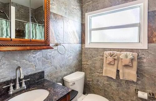 Sarasota Apartamento | Charming Studio Unit Across from Lido Key Beach