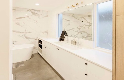 Glendale Apartamento | Charming studio in enchanting Salt Lake City with WiFi, AC