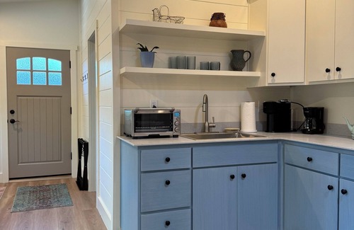 Ballard Apartamento | Charming studio w/AC & WiFi in Ballard. Centrally located in wine country.