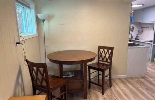 Coeur d'Alene Apartamento | Charming studio with WiFi and AC in lovely Location in Sanders Beach Nbrhd, CDA