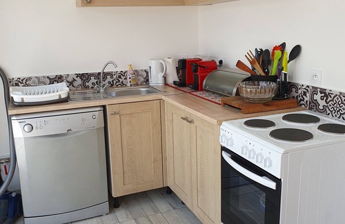 Pierrelatte Apartamento | Charming studio with terrace and pool. For two people. Dog accepted.
