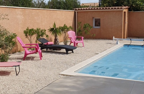 Pierrelatte Apartamento | Charming studio with terrace and pool. For two people. Dog accepted.