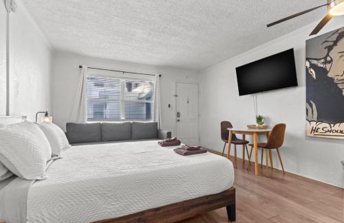 St. Petersburg - Clearwater Apartamento | Charming Studio with City Views in the Heart of St Pete