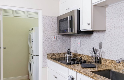Molynes Gardens Apartamento | Charming Studio with Garden Oasis in Kingston