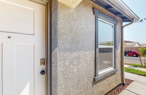 Visalia Casa | Charming studio with kitchenette near Lake