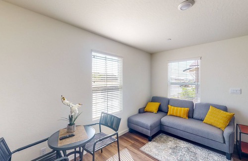 Visalia Casa | Charming studio with kitchenette near Lake