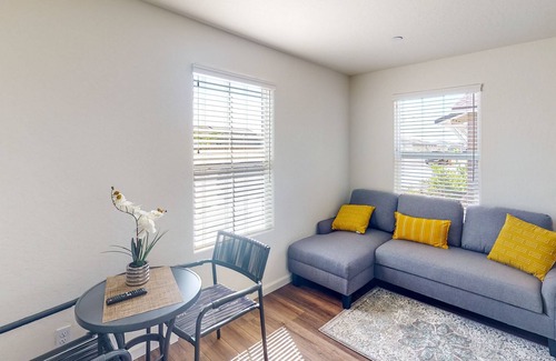 Visalia Casa | Charming studio with kitchenette near Lake