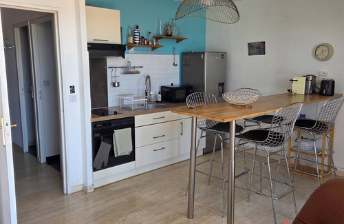 Costieres Apartamento | Charming studio with south-facing terrace and view