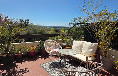Costieres Apartamento | Charming studio with south-facing terrace and view