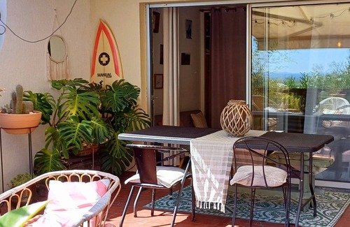 Costieres Apartamento | Charming studio with south-facing terrace and view