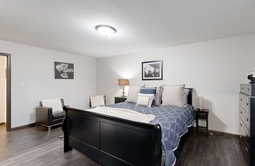 Roswell Casa | Charming & stylish getaway with fire pit, grill, & generous patio - near parks
