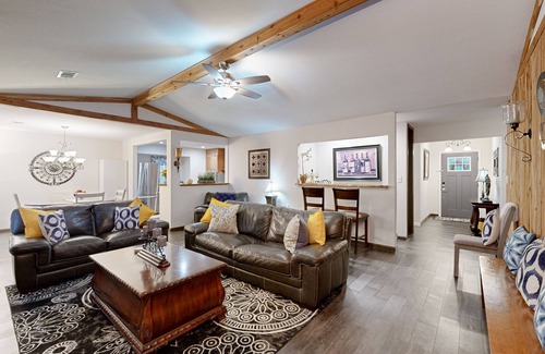 Roswell Casa | Charming & stylish getaway with fire pit, grill, & generous patio - near parks