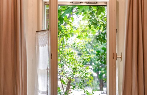 Spartochori Apartamento | Charming suite at village centre - WiFi, parking, amenities nearby, shared pool