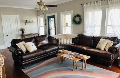 Mena Casa | Charming Summer Peak Getaway
