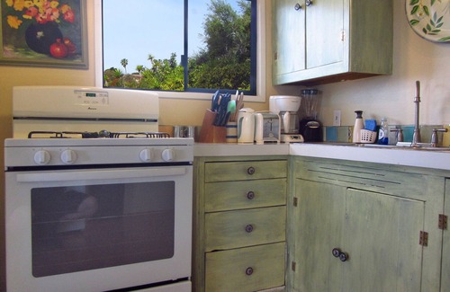 Santa Barbara Cabaña | Cottage Summerland Beach encantadora con vista al mar ... a pie de la ciudad y de la playa!